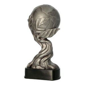 Efektowna statuetka ekologiczna RFST3027/S - figurka przedstawia kulę ziemską na konarze drzewa